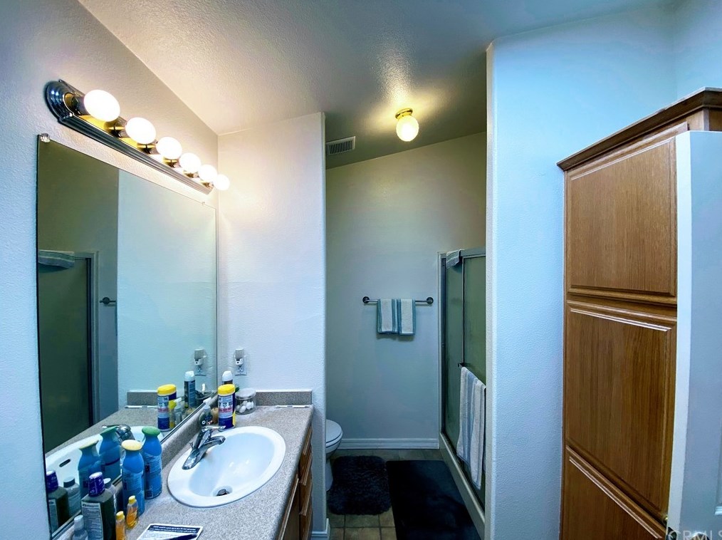 20701 Beach Blvd, Huntington Beach CA  92648-4908 exterior