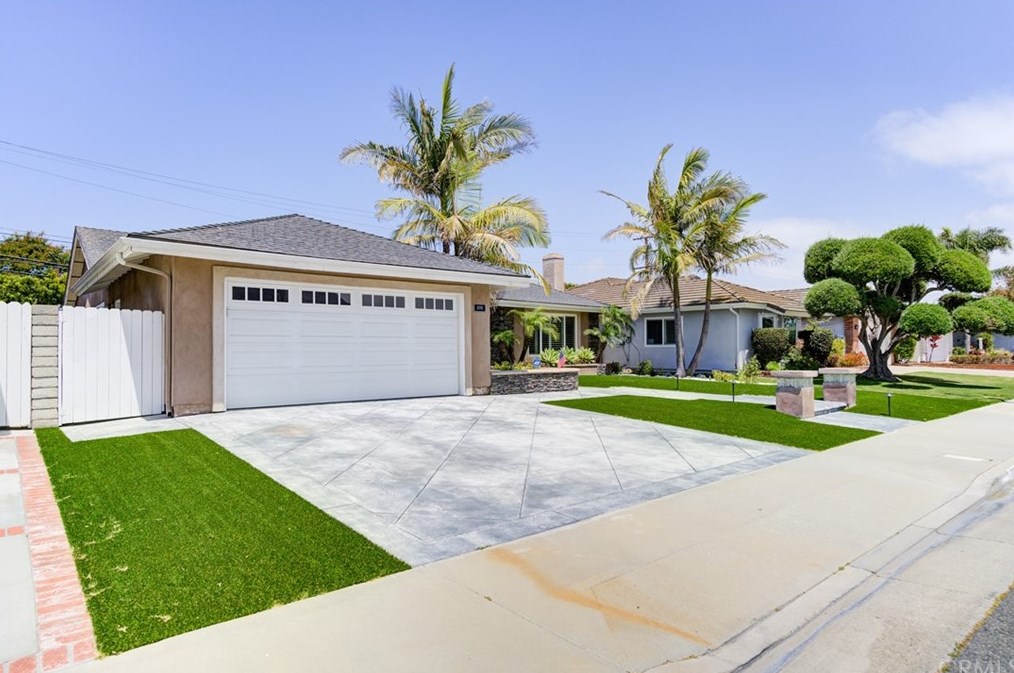 21091 Shepherd Ln, Huntington Beach, CA 92646-7044