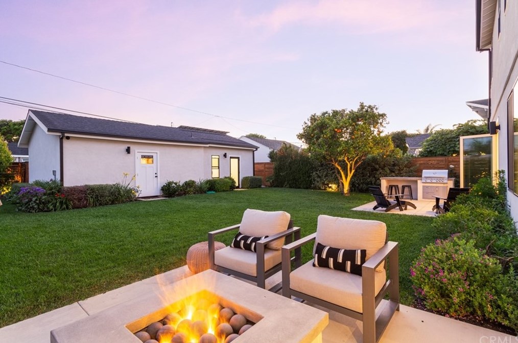 477 Magnolia St, Costa Mesa, CA 92627