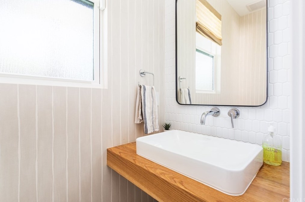 477 Magnolia St, Costa Mesa CA  92627-2301 exterior