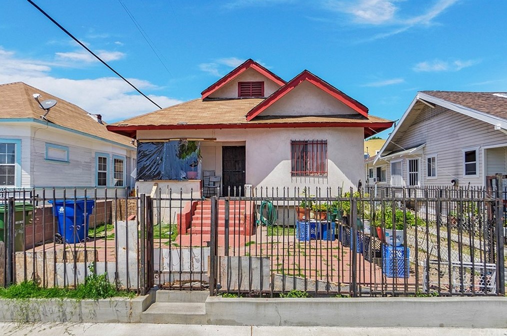 647 38th St, Los Angeles, CA 90011-2813