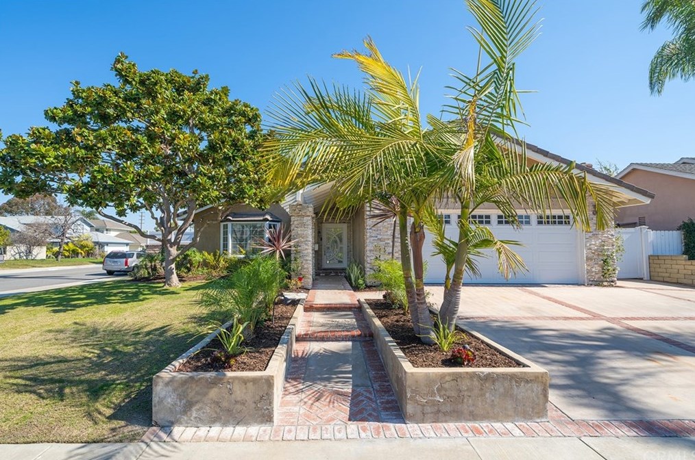 20042 N New Britain Ln, Huntington Beach, CA 92646