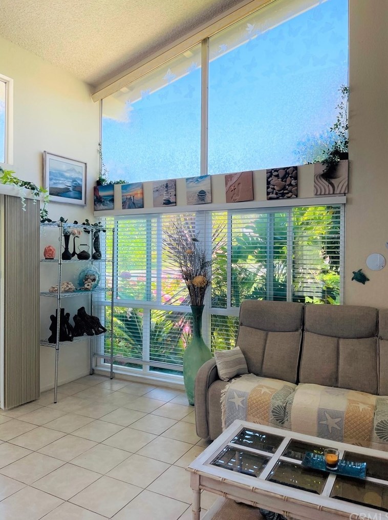 402 Avenida Castilla, Laguna Beach CA  92637-3891 exterior