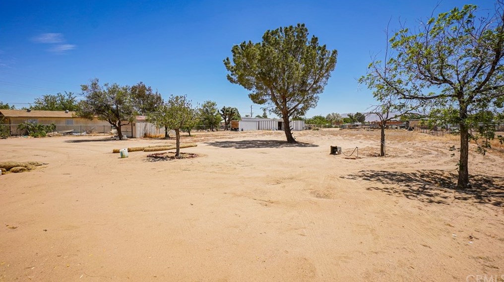 8687 9th Ave, Hesperia CA  92345-3962 exterior