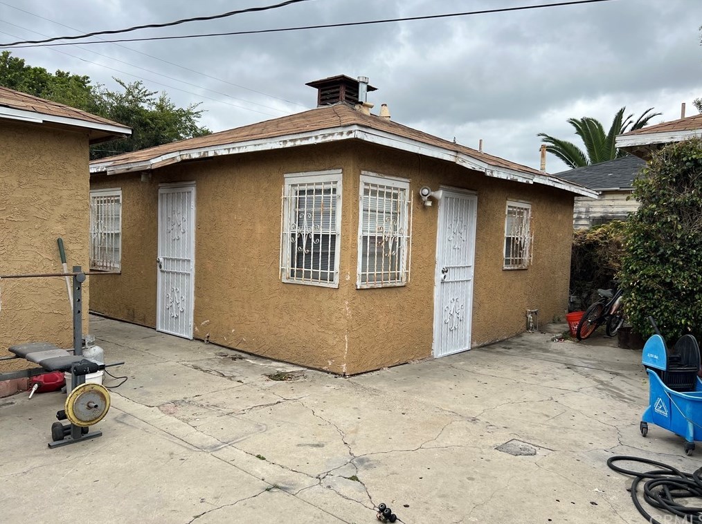 903 N Poinsettia Ave, Compton, CA 90221