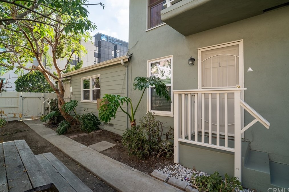 6026 Cadillac Ave, Los Angeles CA  90034-1703 exterior