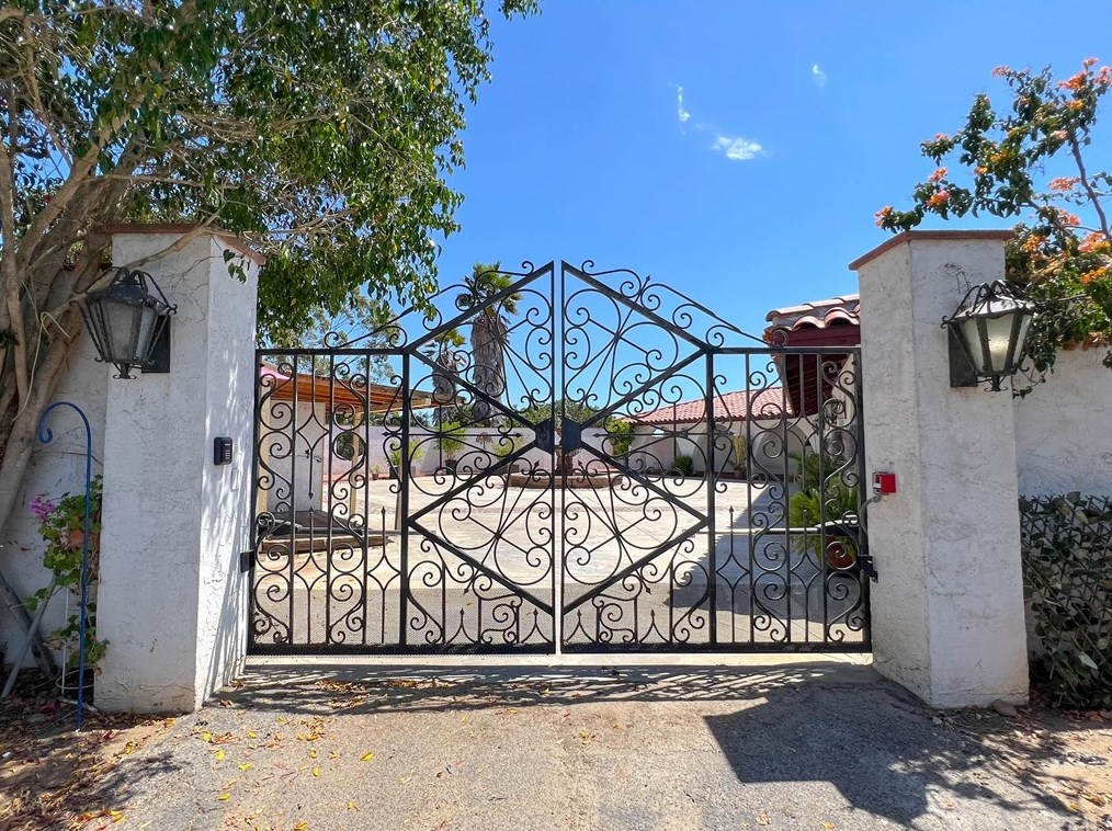 2555 Daily Dr, Fallbrook, CA 92028-9101