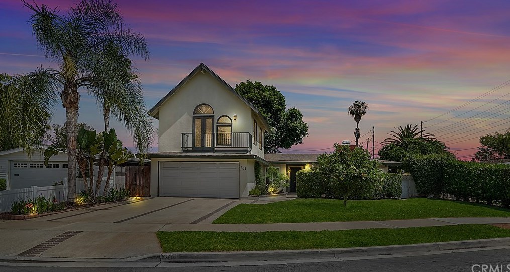 204 Dartmouth Pl, Costa Mesa, CA 92626