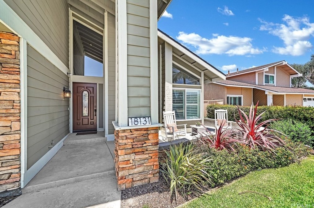 18131 Riverside Cir, Huntington Beach, CA 92648