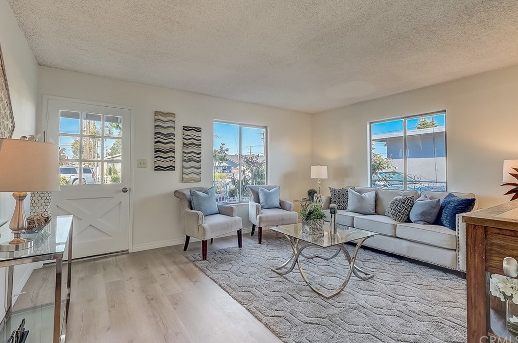 19451 Mauna Ln, Huntington Beach, CA 92646-2909
