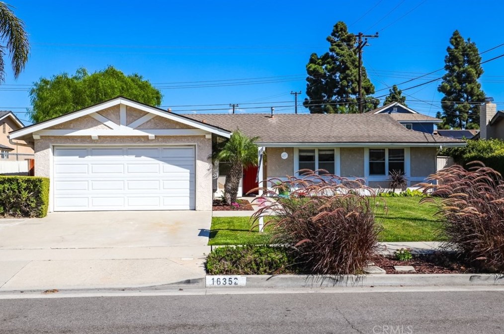 16352 Birdie Ln, Huntington Beach, CA 92649-2759