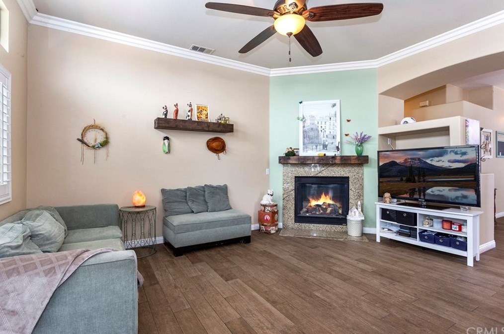 39528 Montebello Way, Murrieta CA  92563-7333 exterior