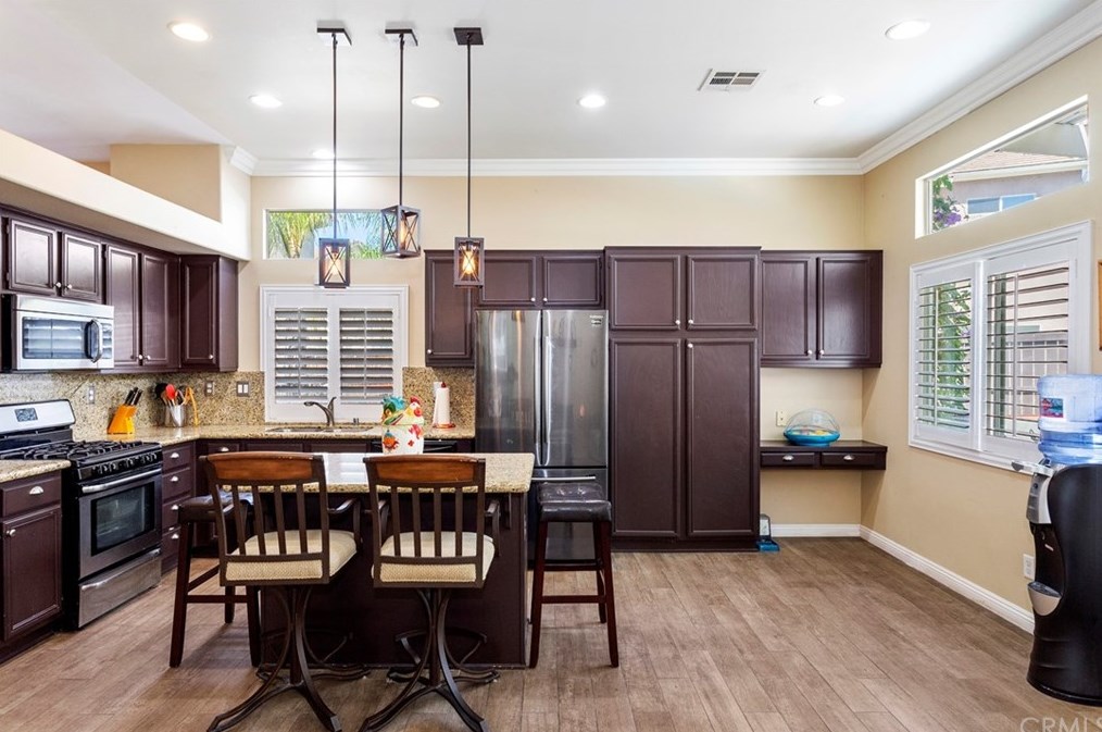 39528 Montebello Way, Murrieta CA  92563-7333 exterior