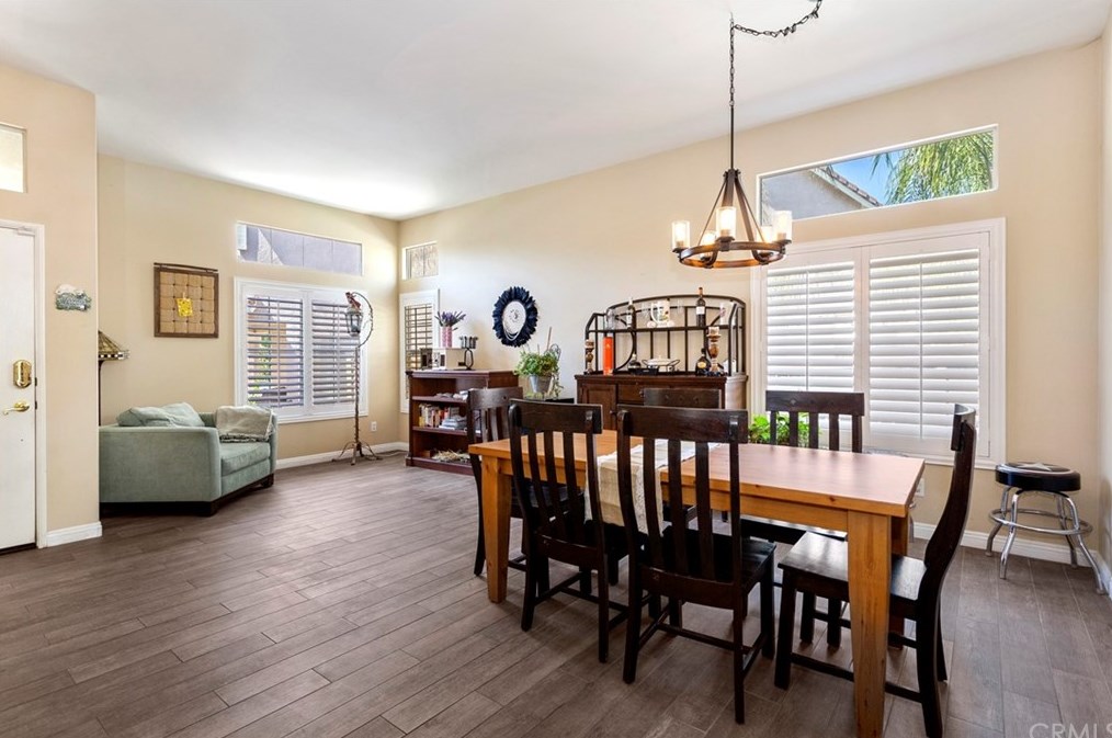 39528 Montebello Way, Murrieta CA  92563-7333 exterior