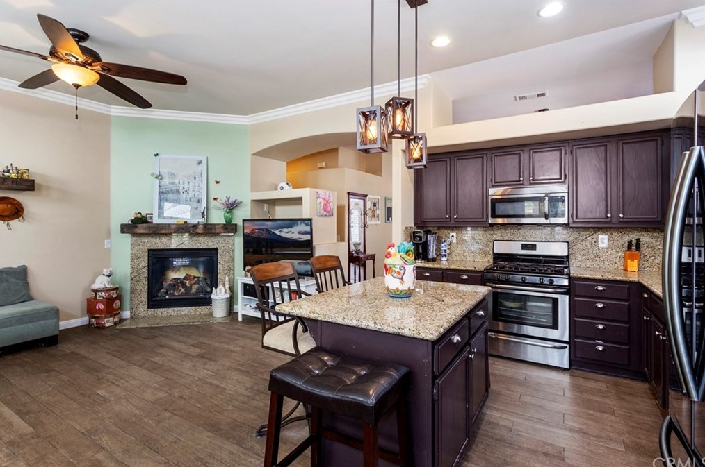 39528 Montebello Way, Murrieta CA  92563-7333 exterior