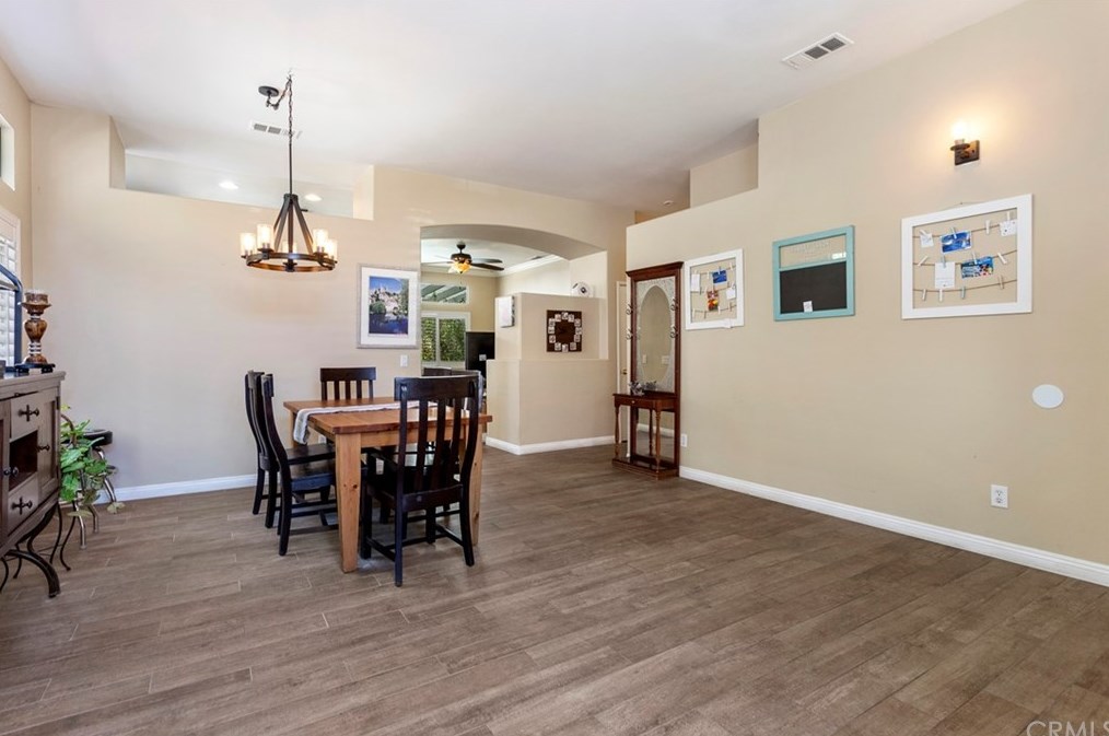 39528 Montebello Way, Murrieta CA  92563-7333 exterior