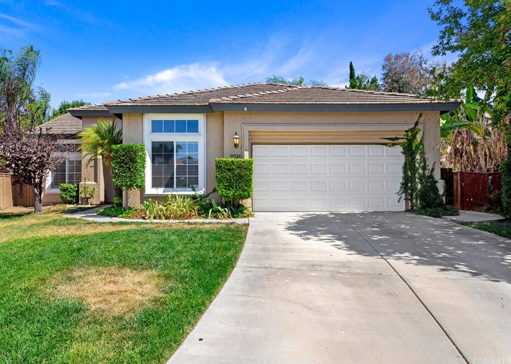 39528 Montebello Way, Murrieta CA  92563-7333 exterior