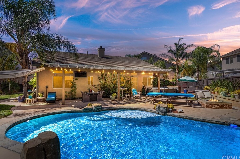 39528 Montebello Way, Murrieta CA  92563-7334 exterior