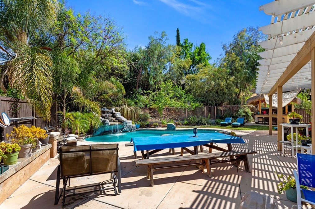 39528 Montebello Way, Murrieta CA  92563-7333 exterior