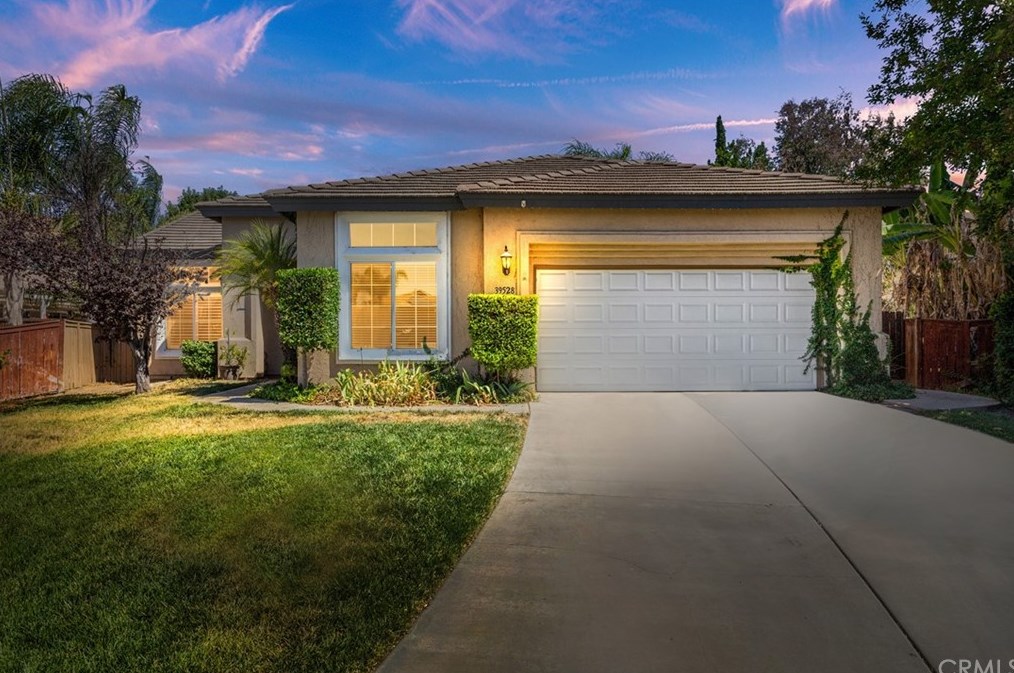 39528 Montebello Way, Murrieta CA  92563-7334 exterior