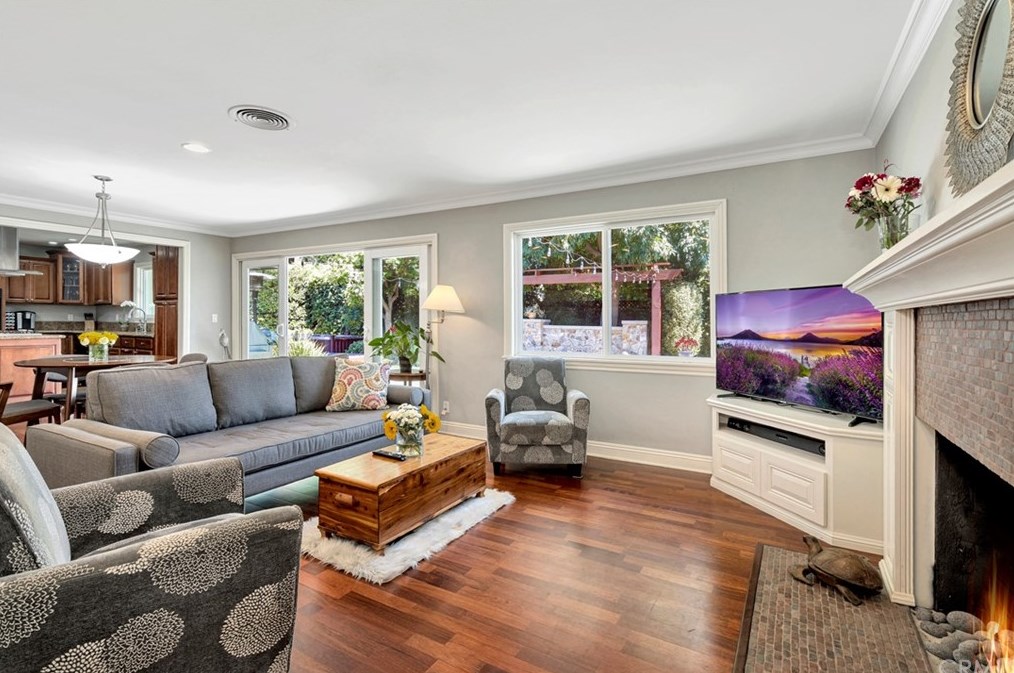 18611 Saugus Ave, Santa Ana, CA 92705-2726