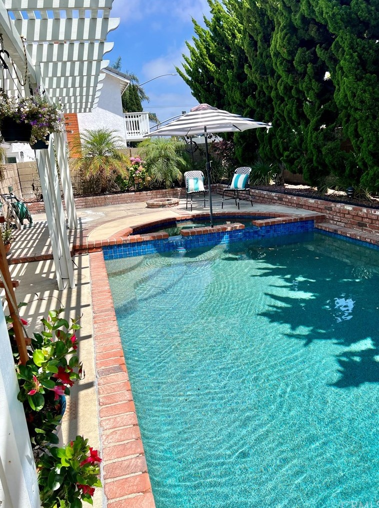8972 Sailport Dr, Huntington Beach, CA 92646-2664