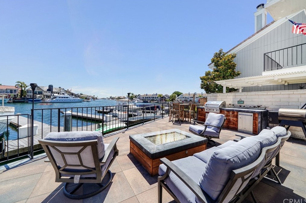 16102 Bonaire Cir, Huntington Beach CA  92649-2065 exterior