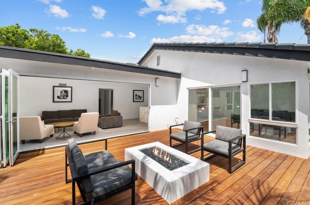 9002 Five Harbors Dr, Huntington Beach CA  92646-6303 exterior