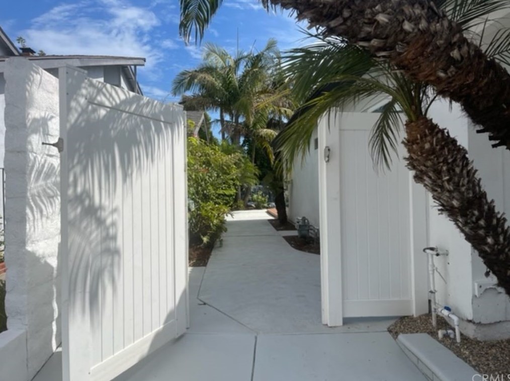 9002 Five Harbors Dr, Huntington Beach CA  92646-6303 exterior