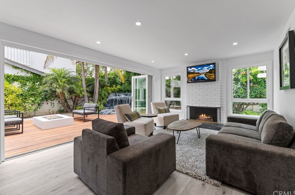 9002 Five Harbors Dr, Huntington Beach CA  92646-6303 exterior