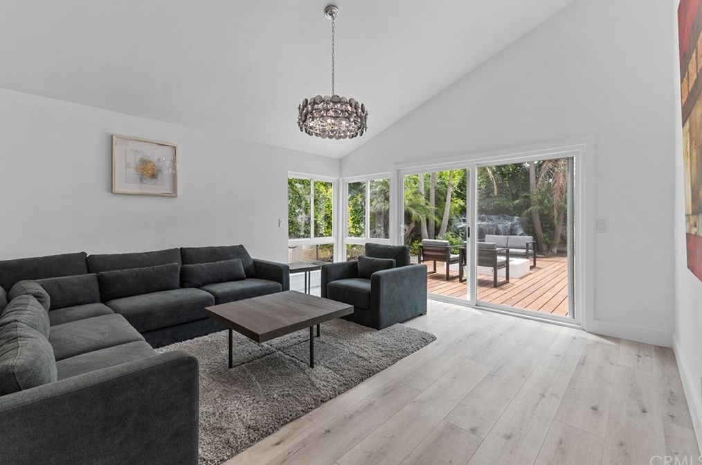 9002 Five Harbors Dr, Huntington Beach CA  92646-6303 exterior