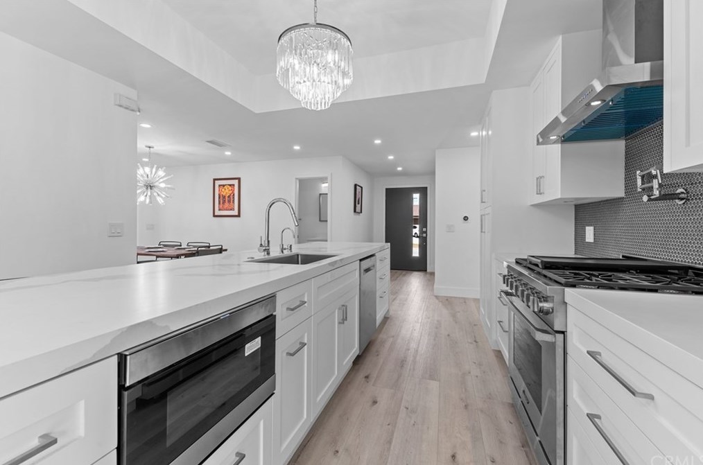 9002 Five Harbors Dr, Huntington Beach CA  92646-6303 exterior
