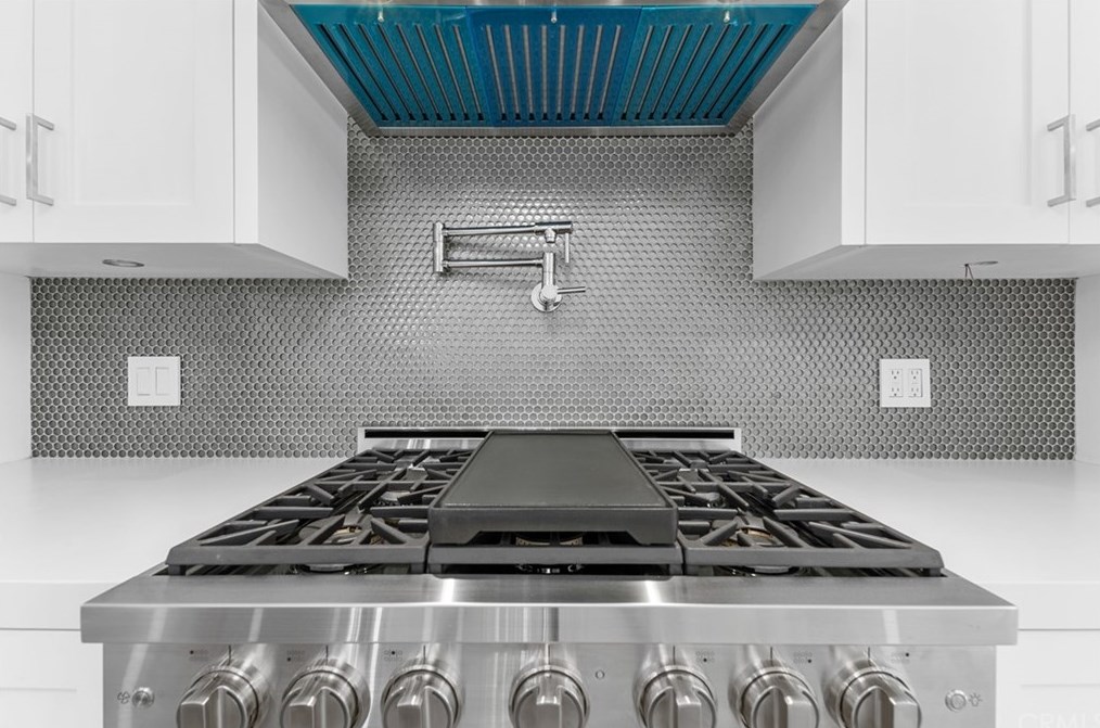 9002 Five Harbors Dr, Huntington Beach CA  92646-6303 exterior