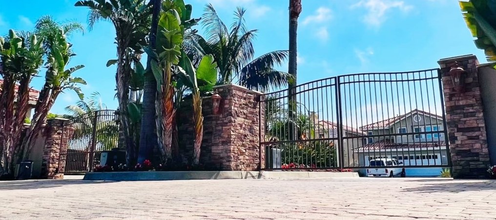 9152 Santiago Dr, Huntington Beach, CA 92646-6341
