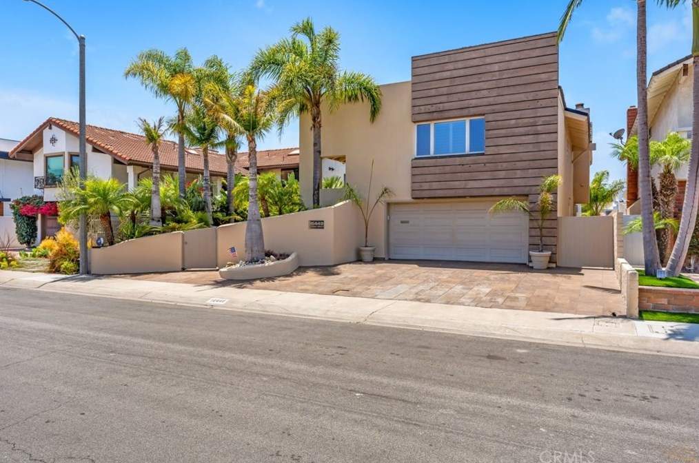 16449 Ladona Cir, Huntington Beach, CA 92649-2133
