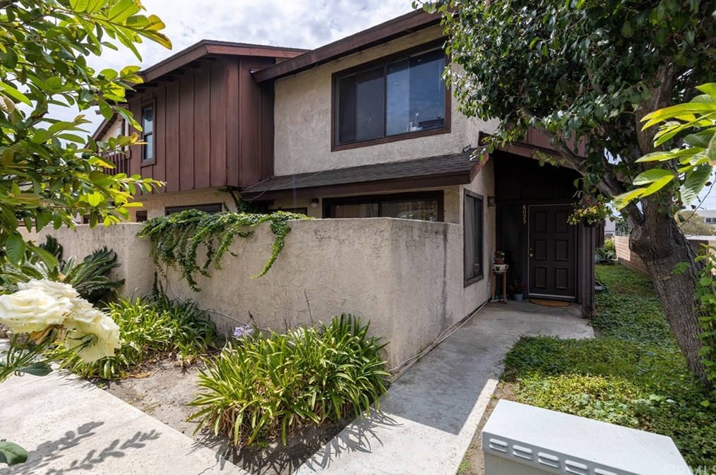 8025 70th St, Paramount, CA 90723