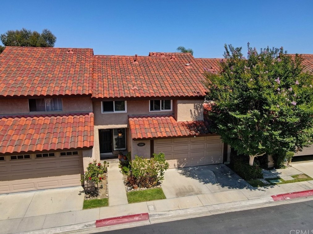 1320 Applecross Ln, Huntington Beach, CA 92648-3721