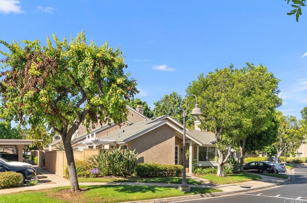 98 Briarwood #121, Irvine, CA 92604