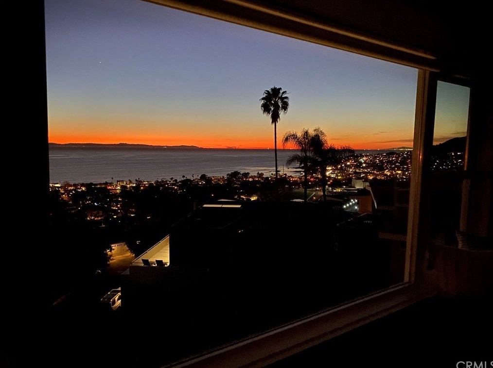 905 Canyon View Dr, Laguna Beach, CA 92651-2612