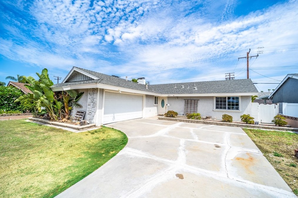 5831 Snead Dr, Huntington Beach, CA 92649-2755