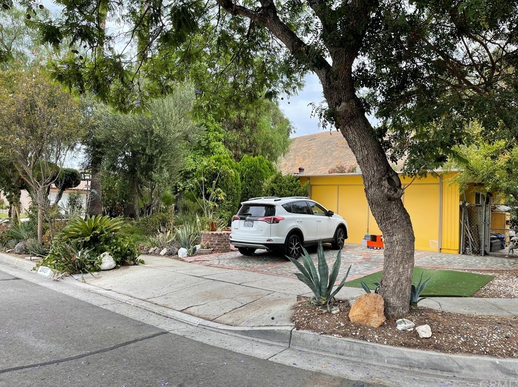 23027 Happy Hollow Rd, Pomona, CA 91765-1047