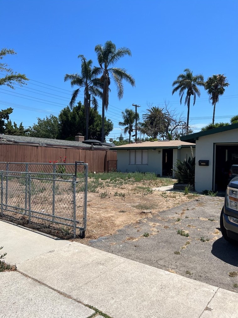 2240 Anaheim, Costa Mesa, CA 92627