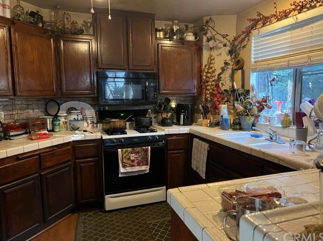12028 Blackstone Ct, Fontana, CA 92337-0435