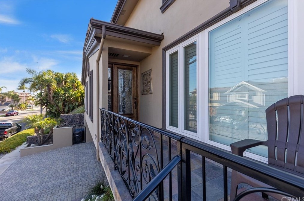 3481 Gilbert Dr, Huntington Beach, CA 92649-2823