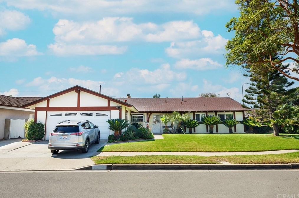 2829 San Juan Ln, Costa Mesa, CA 92626-5617
