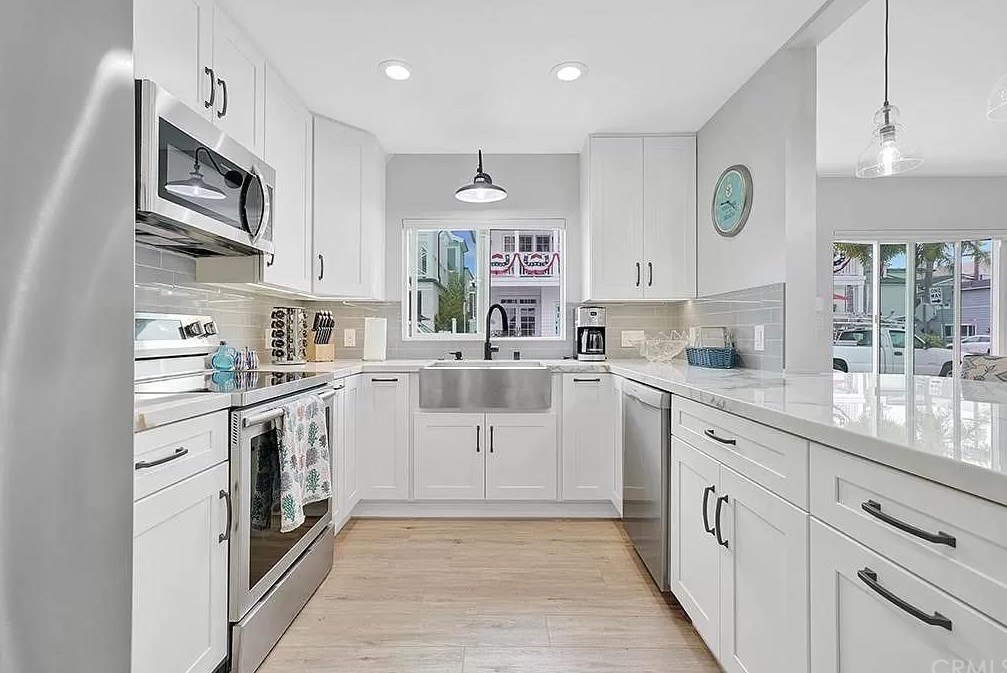 201 Collins Ave, Newport Beach, CA 92662