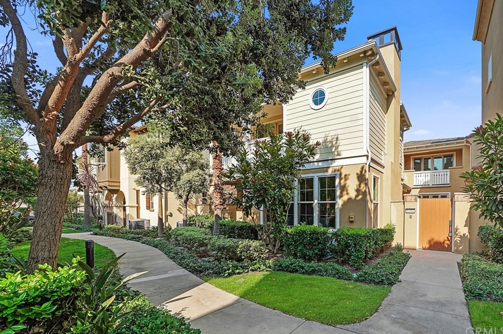 8394 Noelle Dr, Huntington Beach, CA 92646-6926