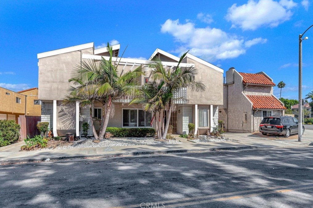 16972 Lynn Ln, Huntington Beach, CA 92649-3953