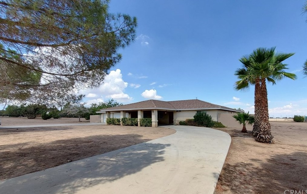 14184 Wells Fargo St, Hesperia CA  92344-8158 exterior