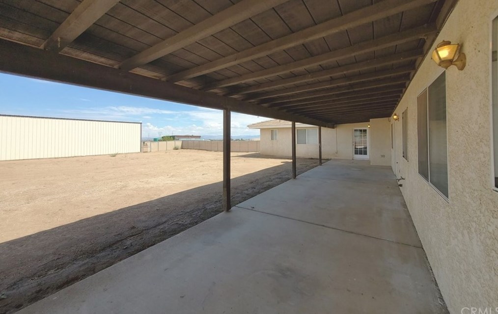 14184 Wells Fargo St, Hesperia CA  92344-8158 exterior